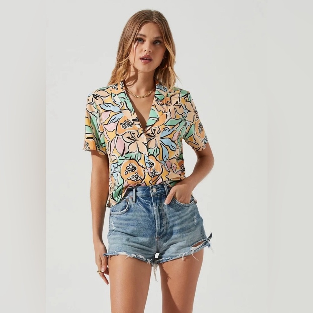 Perfect ASTR the label tourist top in tropical papaya print Small
